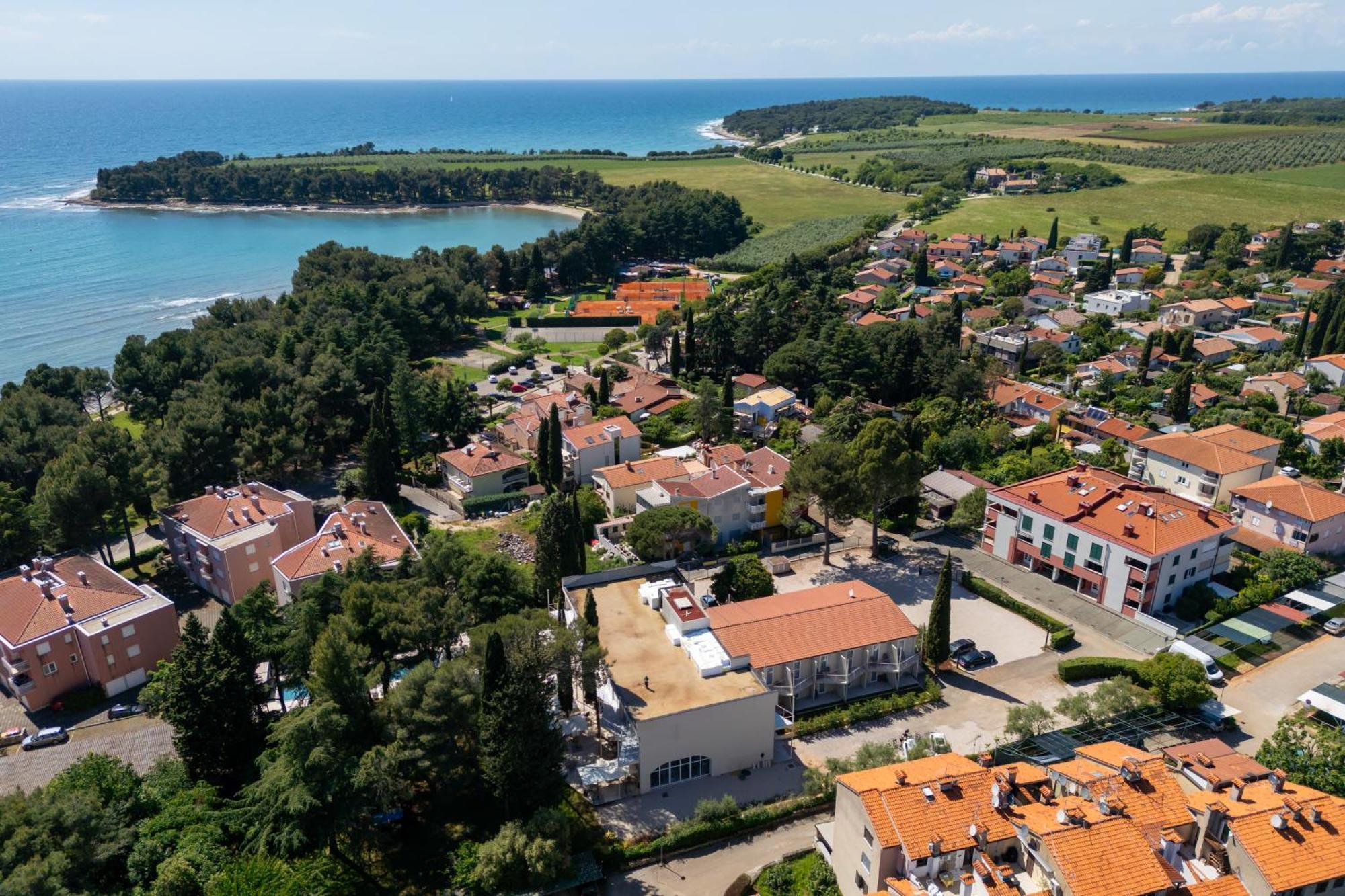 Hotel Emaus Novigrad  Exterior photo
